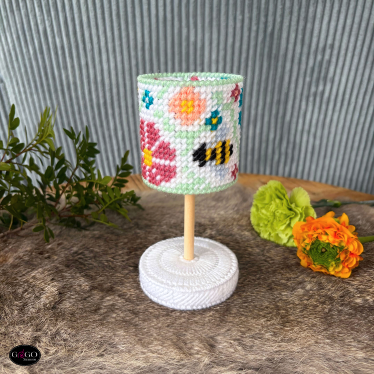 Tafellampje met bijtje, vlinder en bloemetjes